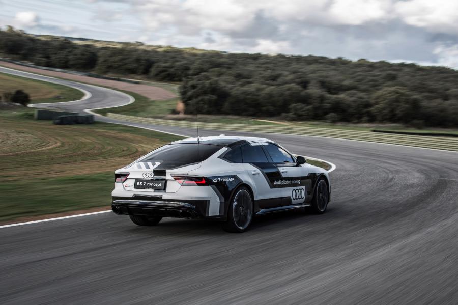  Audi RS7 Sportback Piloted Driving Concept 2014 года  (фото 22 из 22)